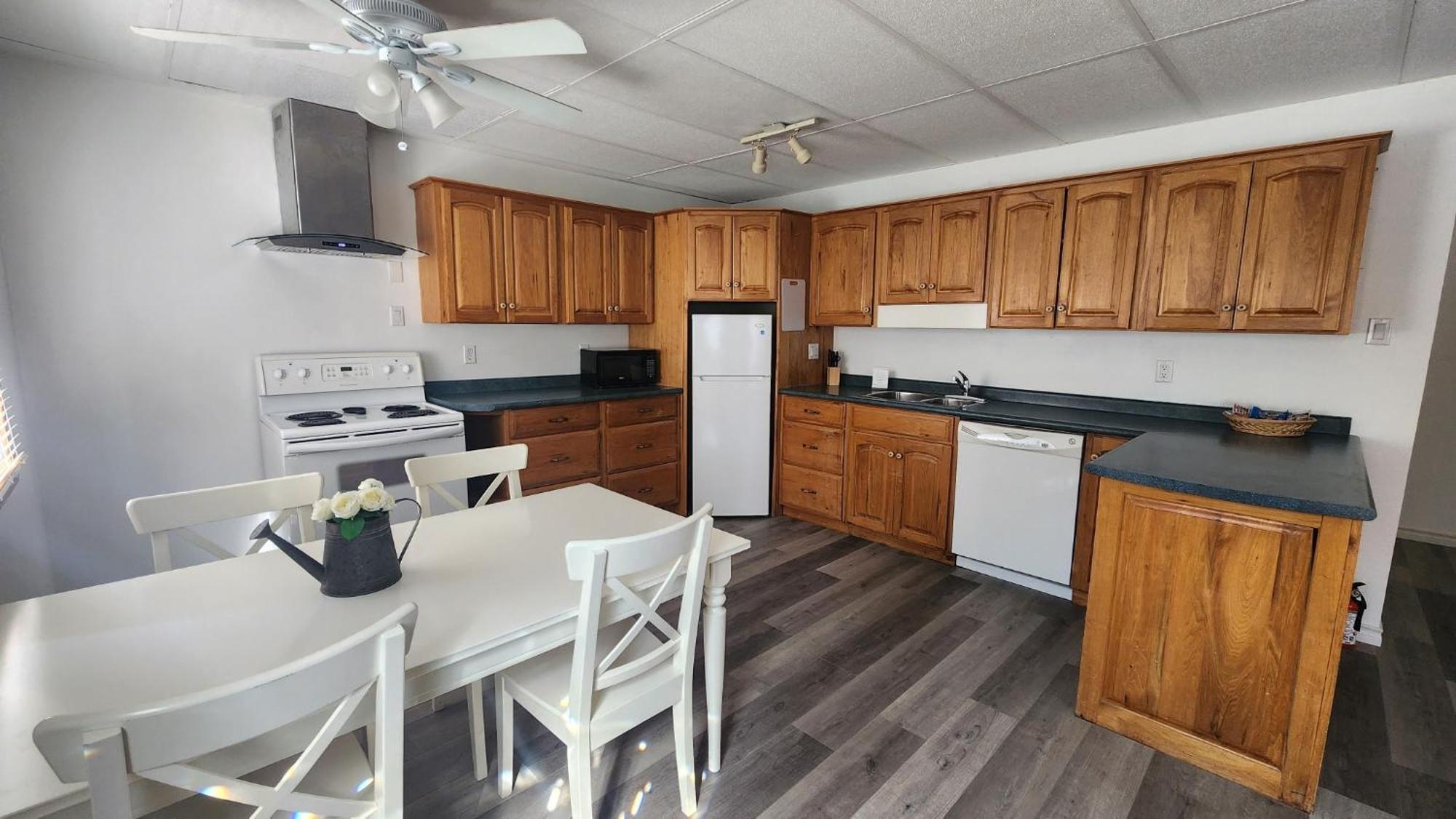 Cozy Cottage Retreat Lambton Shores Экстерьер фото